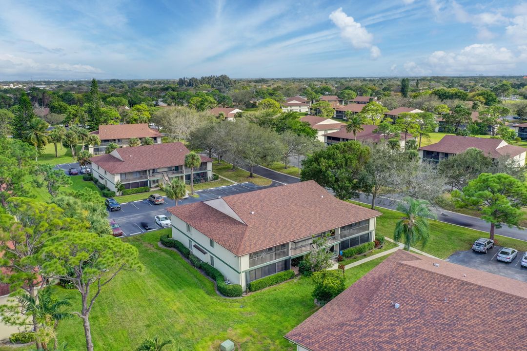 For Rent: $2,400 (2 beds, 2 baths, 980 Square Feet)