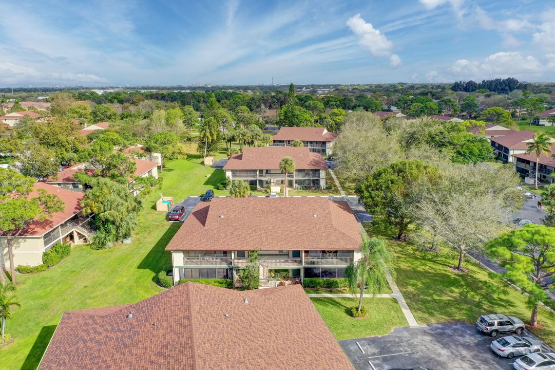 For Rent: $2,400 (2 beds, 2 baths, 980 Square Feet)