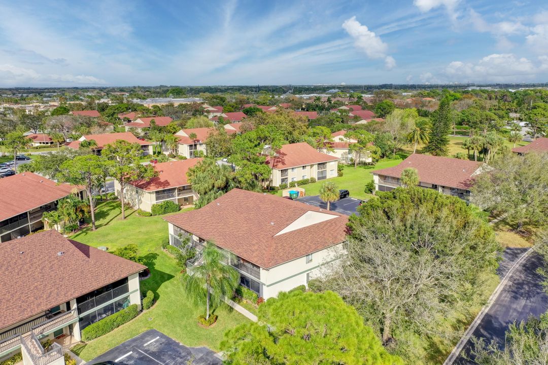 For Rent: $2,400 (2 beds, 2 baths, 980 Square Feet)