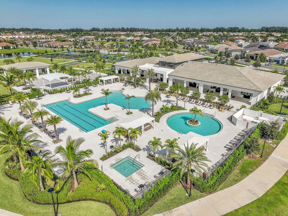 For Sale: $699,000 (3 beds, 3 baths, 2200 Square Feet)