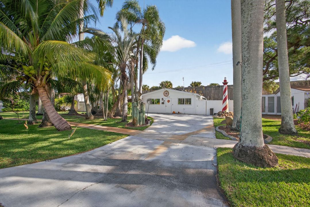 待售: $395,000 (2 贝兹, 1 浴室, 864 平方英尺)