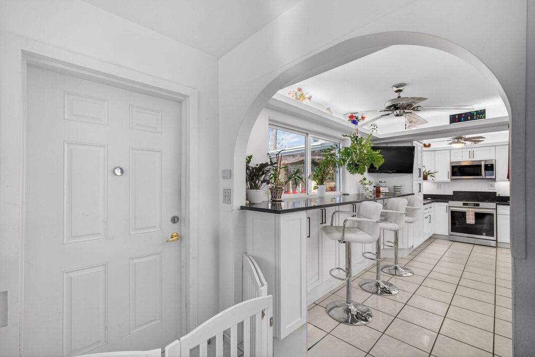 待售: $395,000 (2 贝兹, 1 浴室, 864 平方英尺)