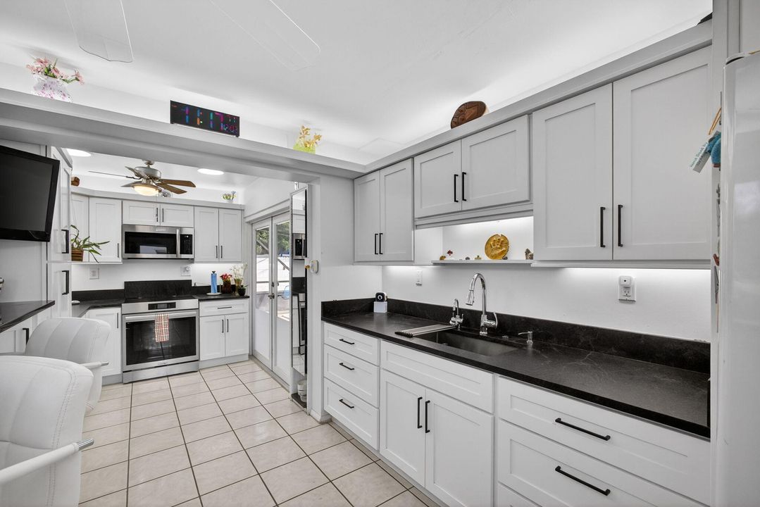 待售: $395,000 (2 贝兹, 1 浴室, 864 平方英尺)