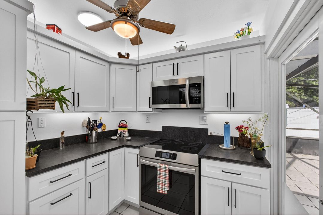 待售: $395,000 (2 贝兹, 1 浴室, 864 平方英尺)