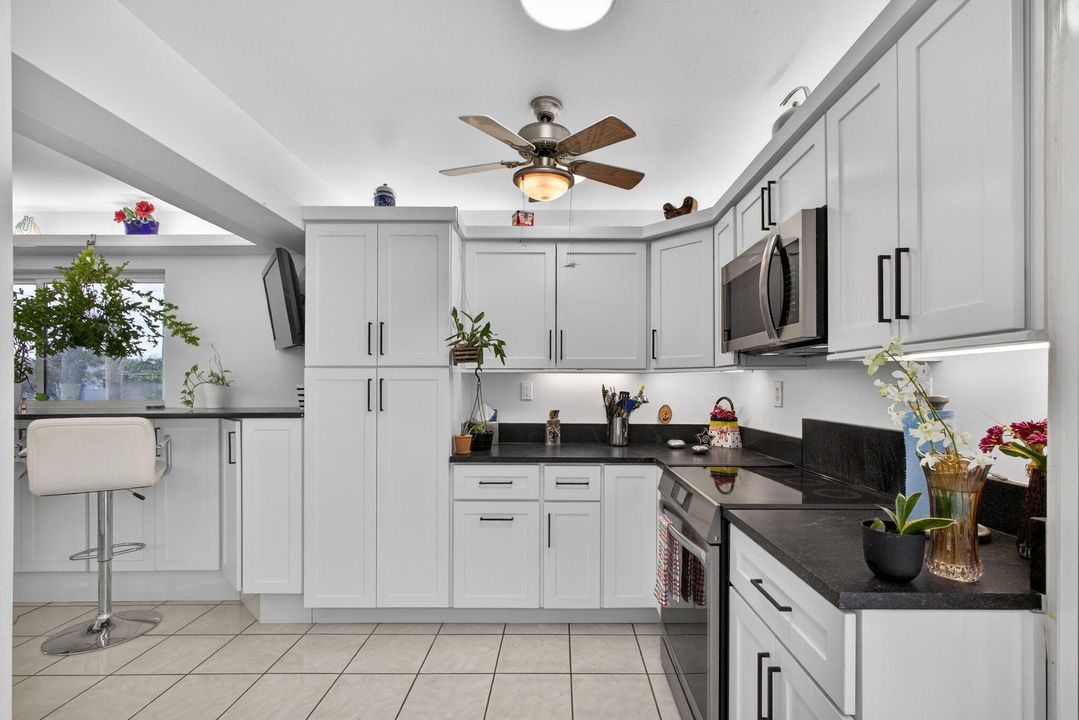 待售: $395,000 (2 贝兹, 1 浴室, 864 平方英尺)