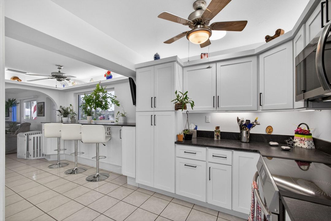 待售: $395,000 (2 贝兹, 1 浴室, 864 平方英尺)