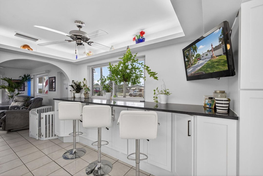 待售: $395,000 (2 贝兹, 1 浴室, 864 平方英尺)