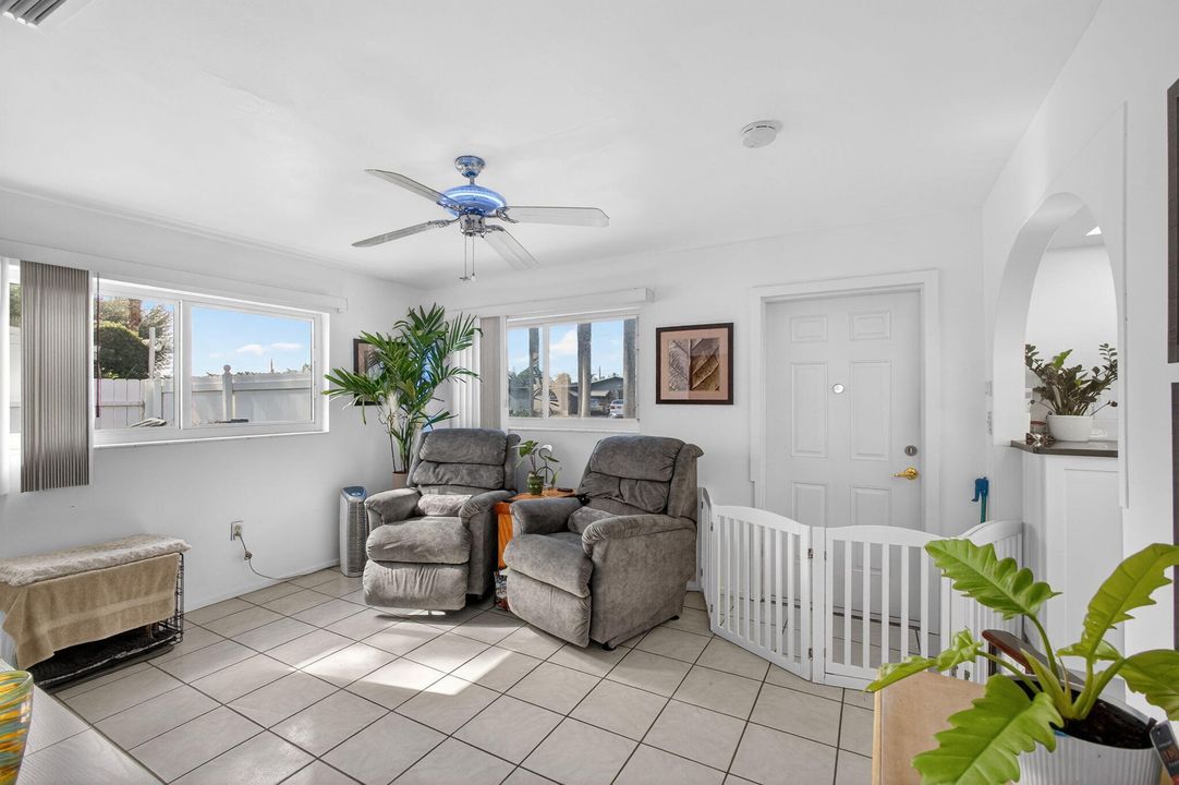 待售: $395,000 (2 贝兹, 1 浴室, 864 平方英尺)