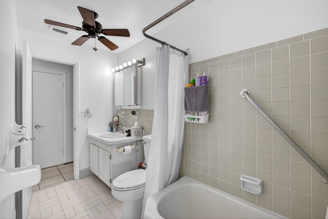 待售: $395,000 (2 贝兹, 1 浴室, 864 平方英尺)