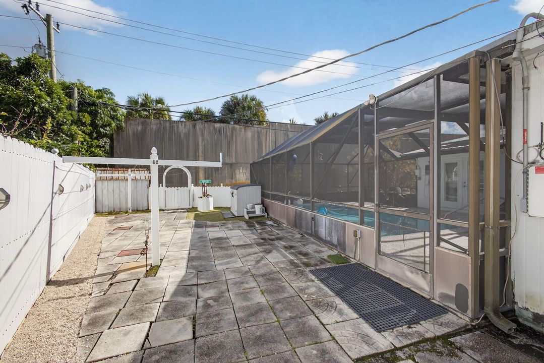 待售: $395,000 (2 贝兹, 1 浴室, 864 平方英尺)