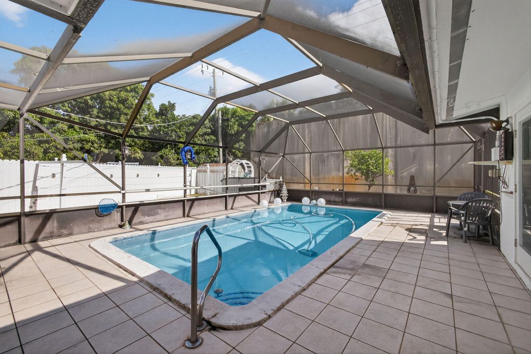 待售: $395,000 (2 贝兹, 1 浴室, 864 平方英尺)