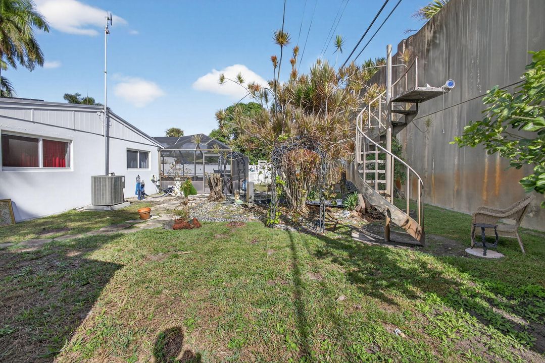 待售: $395,000 (2 贝兹, 1 浴室, 864 平方英尺)