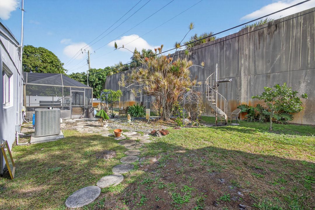 待售: $395,000 (2 贝兹, 1 浴室, 864 平方英尺)