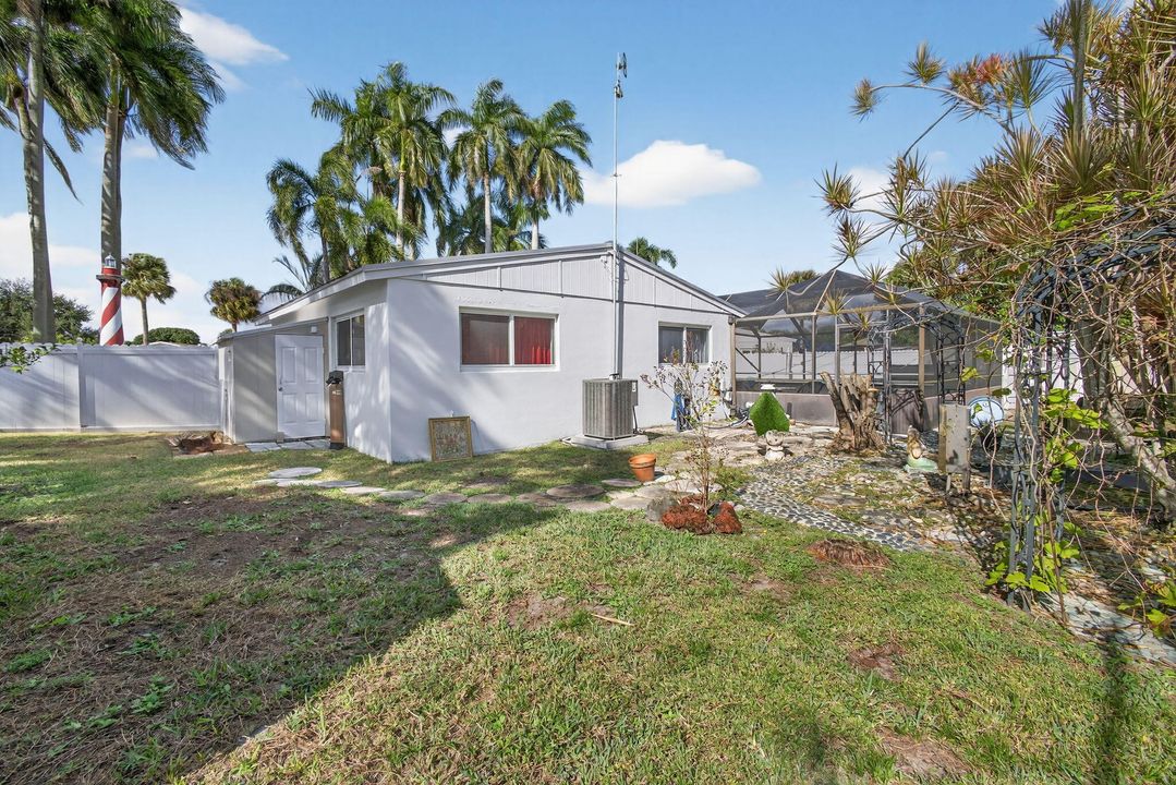 待售: $395,000 (2 贝兹, 1 浴室, 864 平方英尺)