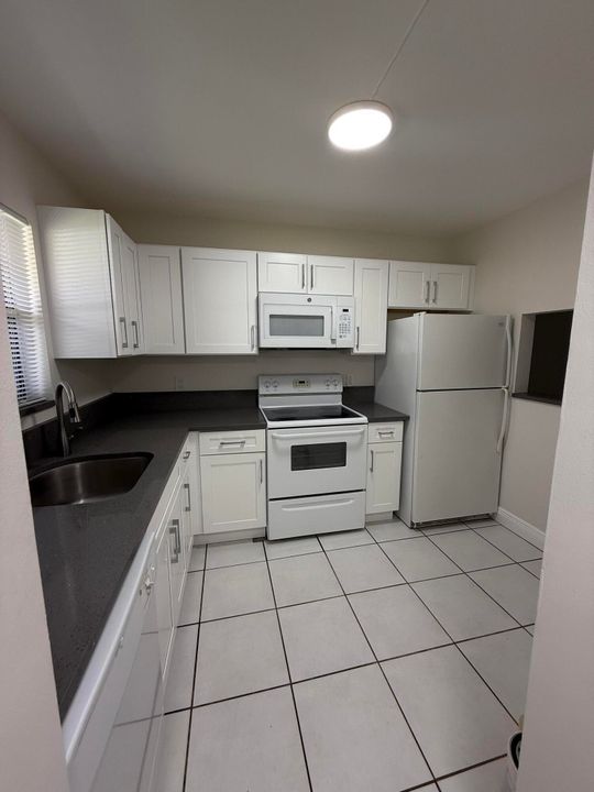For Rent: $2,000 (2 beds, 2 baths, 858 Square Feet)