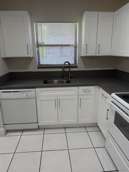 For Rent: $2,000 (2 beds, 2 baths, 858 Square Feet)