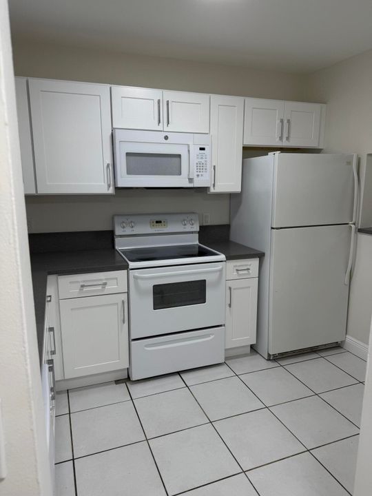 For Rent: $2,000 (2 beds, 2 baths, 858 Square Feet)