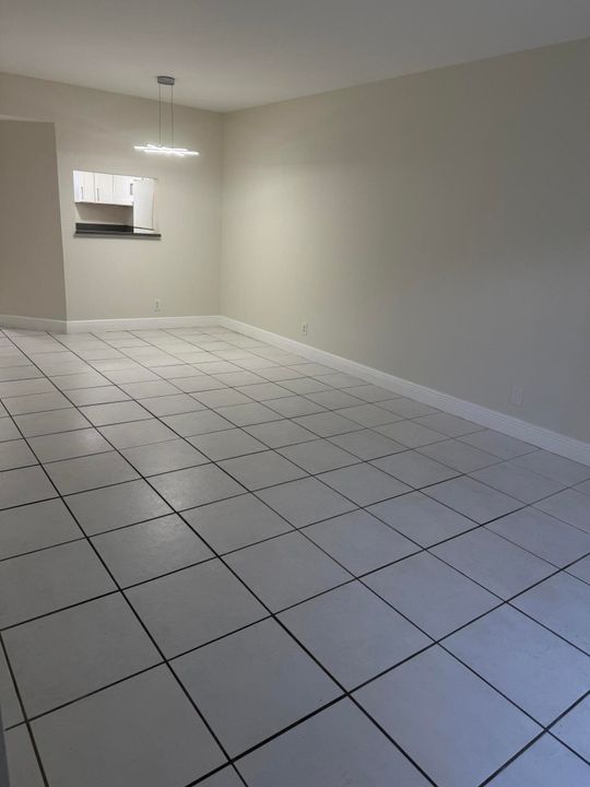 For Rent: $2,000 (2 beds, 2 baths, 858 Square Feet)