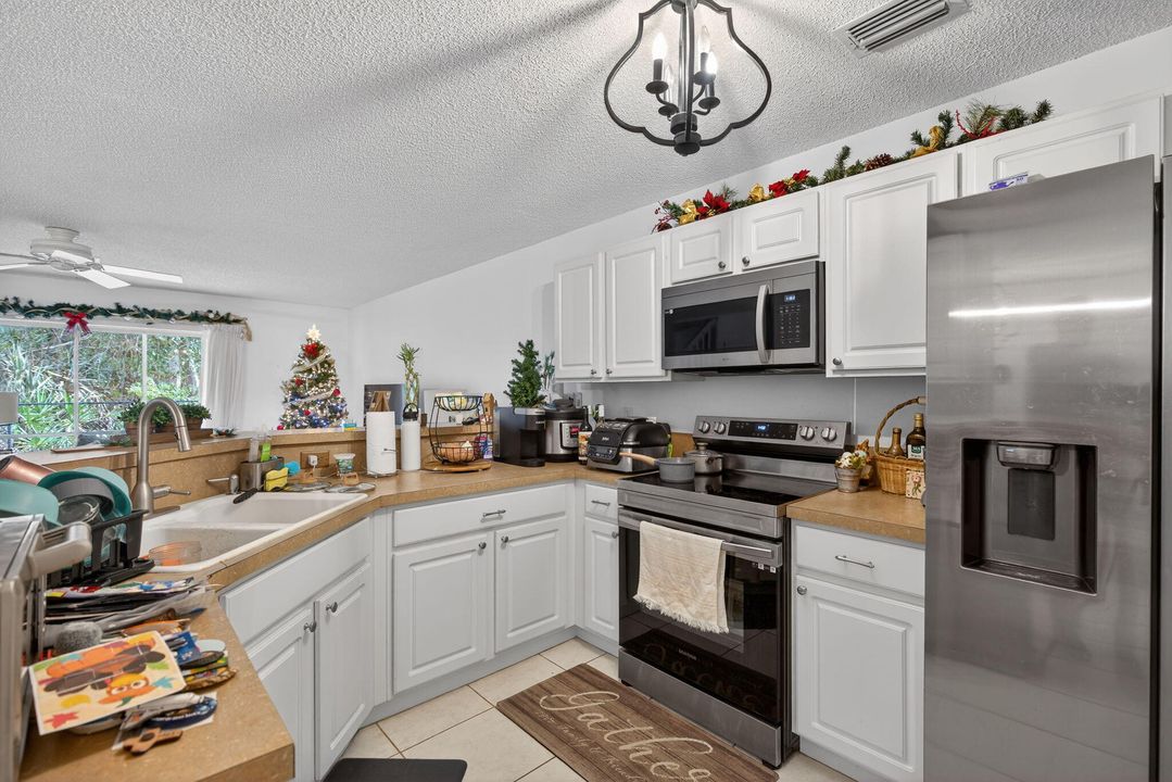 For Rent: $3,150 (3 beds, 2 baths, 1437 Square Feet)