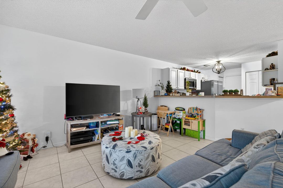 For Rent: $3,150 (3 beds, 2 baths, 1437 Square Feet)