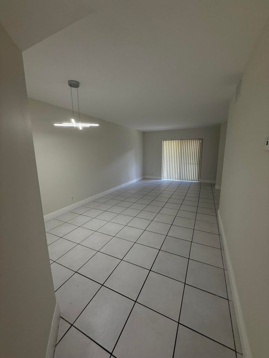 For Rent: $2,000 (2 beds, 2 baths, 858 Square Feet)