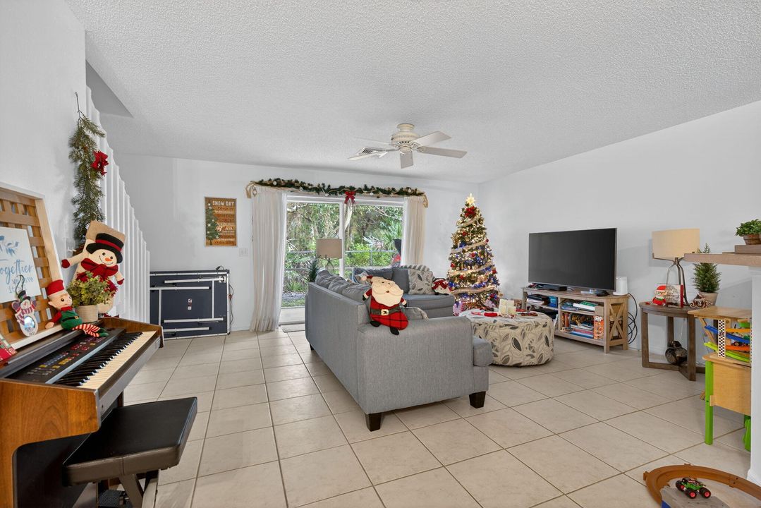 For Rent: $3,150 (3 beds, 2 baths, 1437 Square Feet)