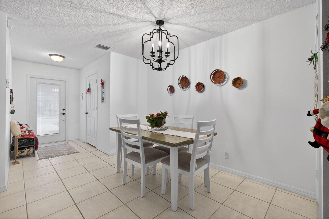 For Rent: $3,150 (3 beds, 2 baths, 1437 Square Feet)