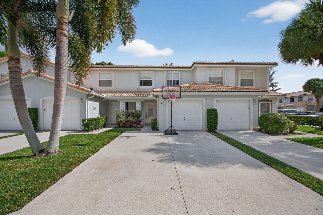 For Rent: $3,150 (3 beds, 2 baths, 1437 Square Feet)