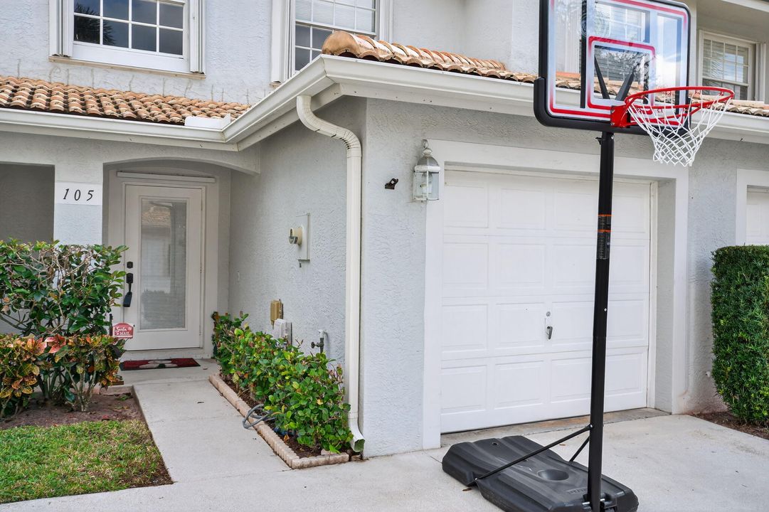 For Rent: $3,150 (3 beds, 2 baths, 1437 Square Feet)