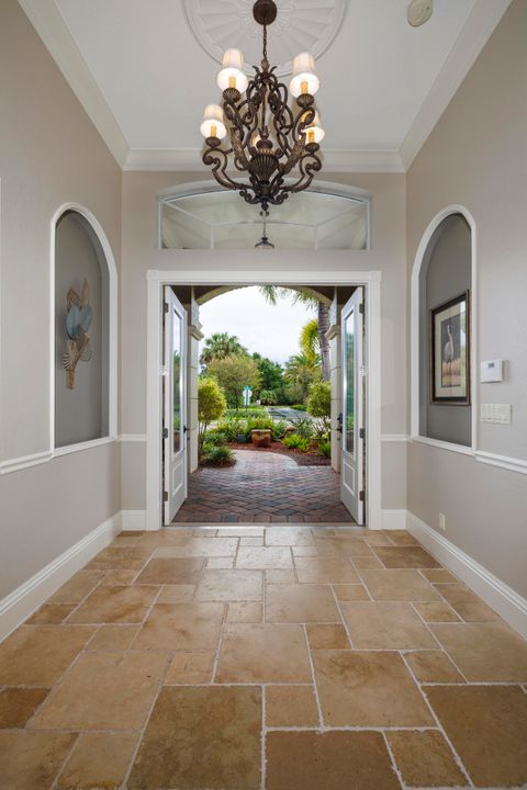 For Sale: $799,900 (3 beds, 3 baths, 2717 Square Feet)