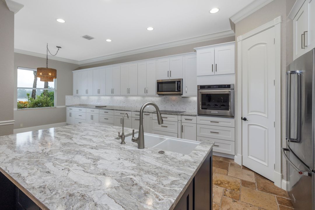 For Sale: $799,900 (3 beds, 3 baths, 2717 Square Feet)