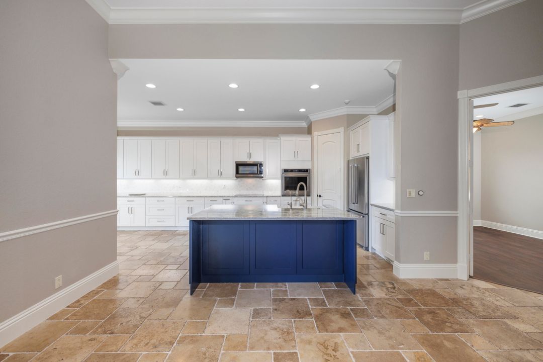 For Sale: $799,900 (3 beds, 3 baths, 2717 Square Feet)