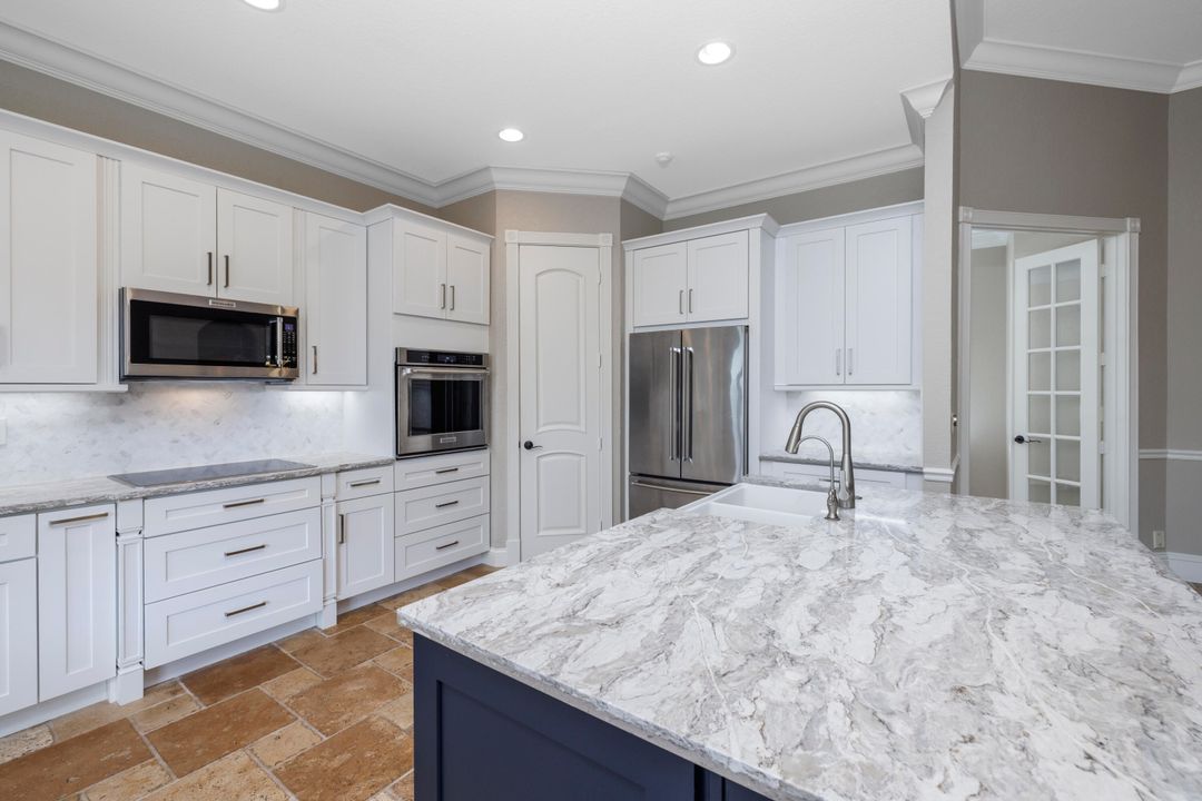 For Sale: $799,900 (3 beds, 3 baths, 2717 Square Feet)