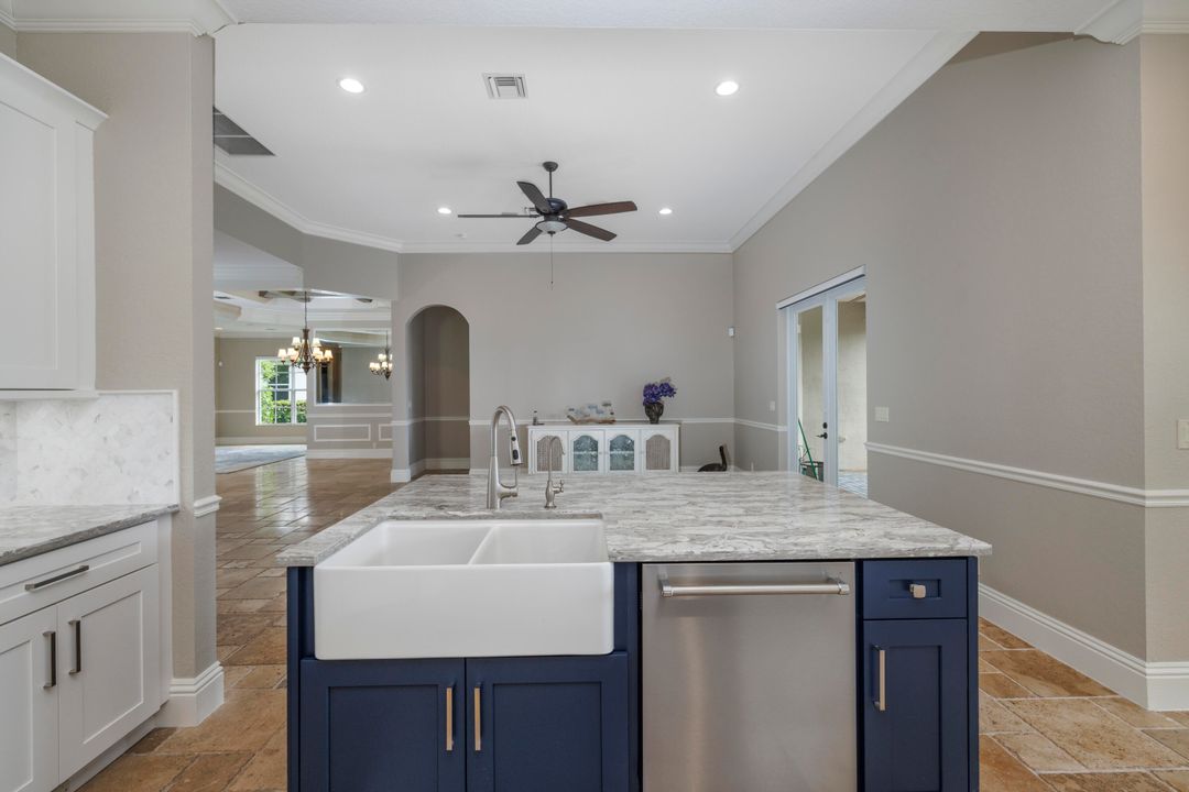 For Sale: $799,900 (3 beds, 3 baths, 2717 Square Feet)