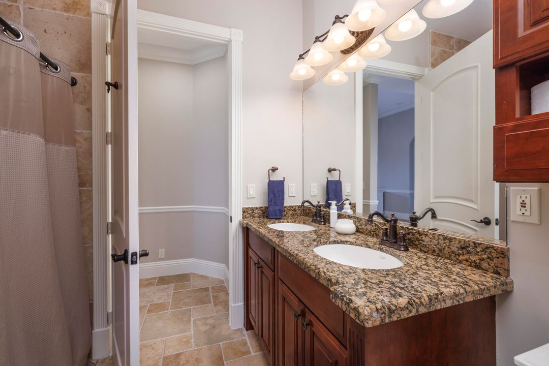 For Sale: $799,900 (3 beds, 3 baths, 2717 Square Feet)