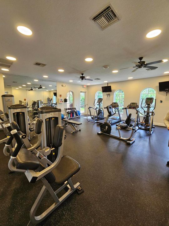 For Sale: $799,900 (3 beds, 3 baths, 2717 Square Feet)