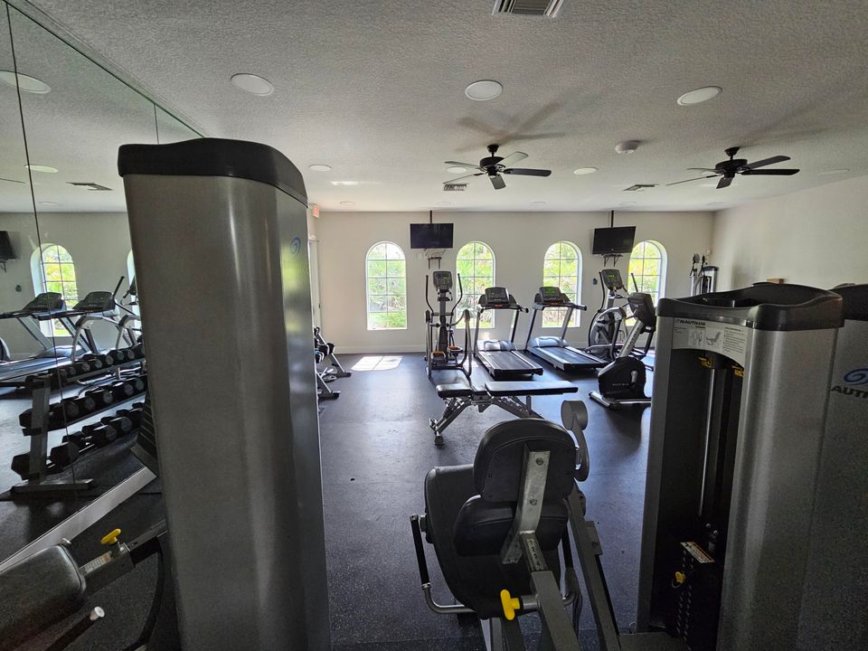 For Sale: $799,900 (3 beds, 3 baths, 2717 Square Feet)