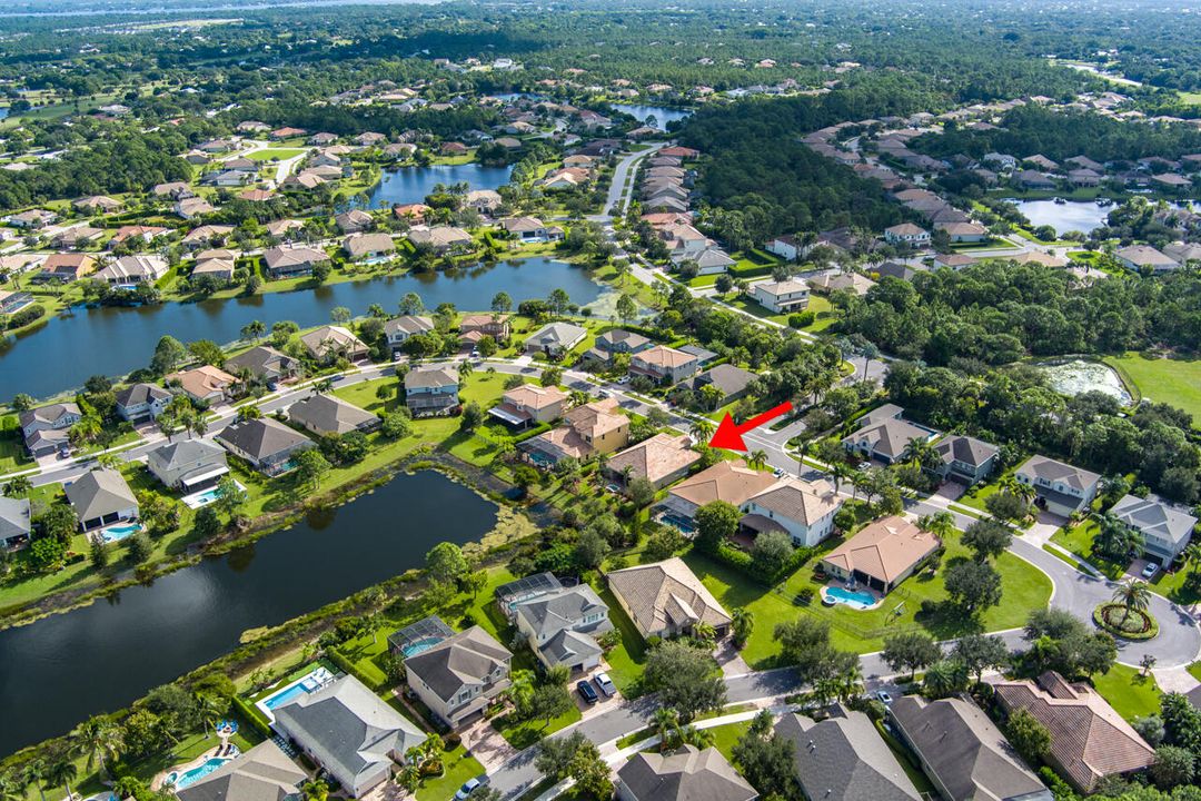 For Sale: $799,900 (3 beds, 3 baths, 2717 Square Feet)