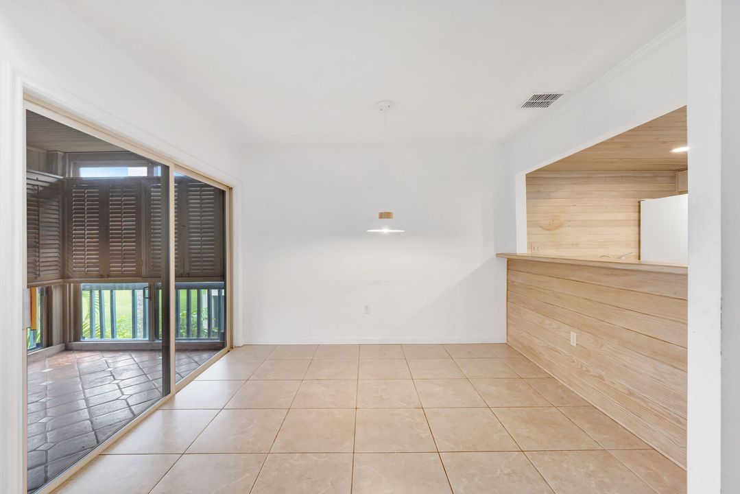 For Sale: $225,000 (2 beds, 2 baths, 1069 Square Feet)