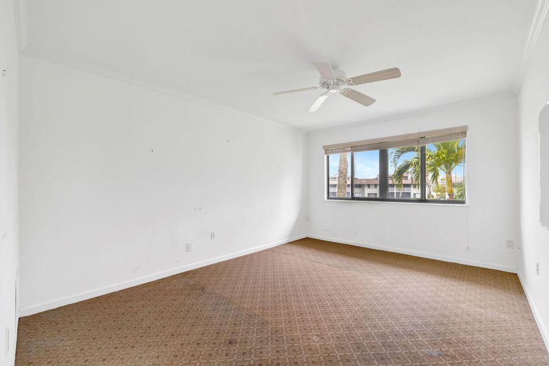 For Sale: $225,000 (2 beds, 2 baths, 1069 Square Feet)