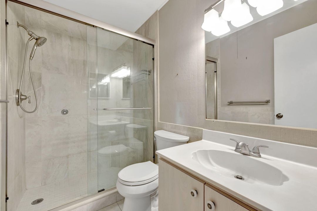 For Sale: $225,000 (2 beds, 2 baths, 1069 Square Feet)