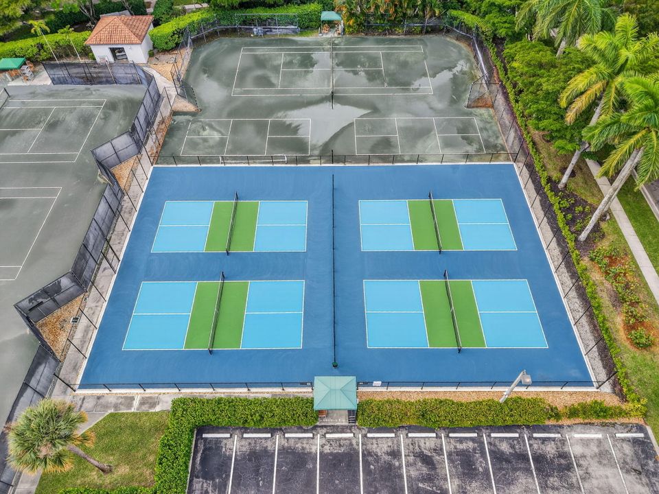 For Sale: $595,000 (3 beds, 2 baths, 2331 Square Feet)