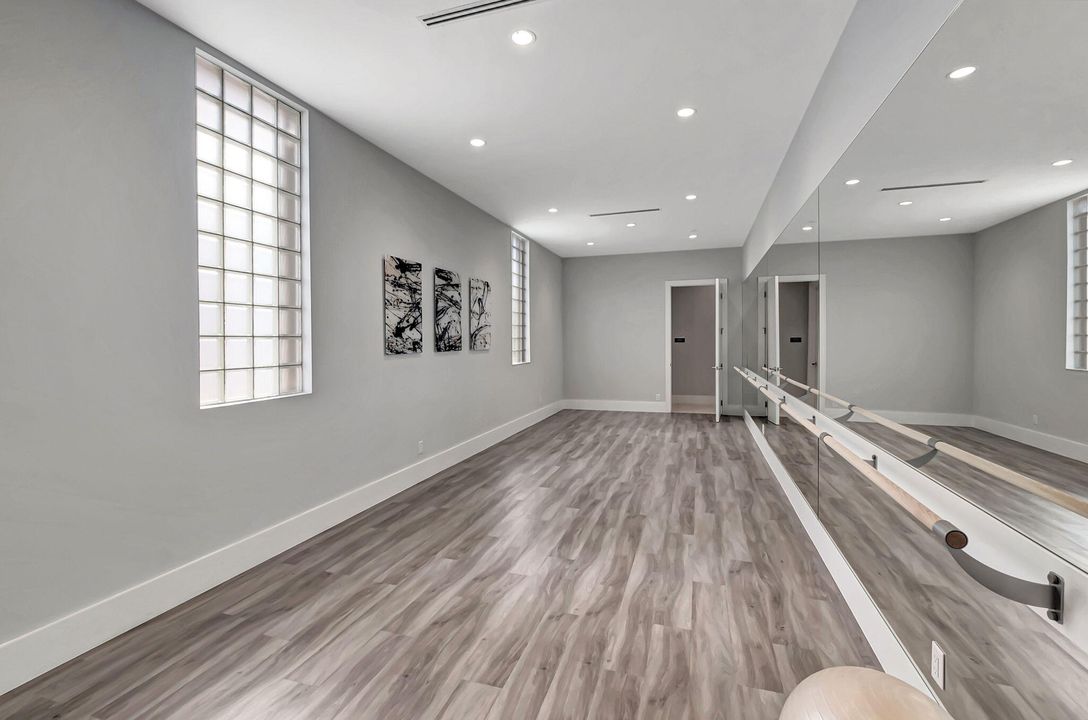 For Sale: $595,000 (3 beds, 2 baths, 2331 Square Feet)