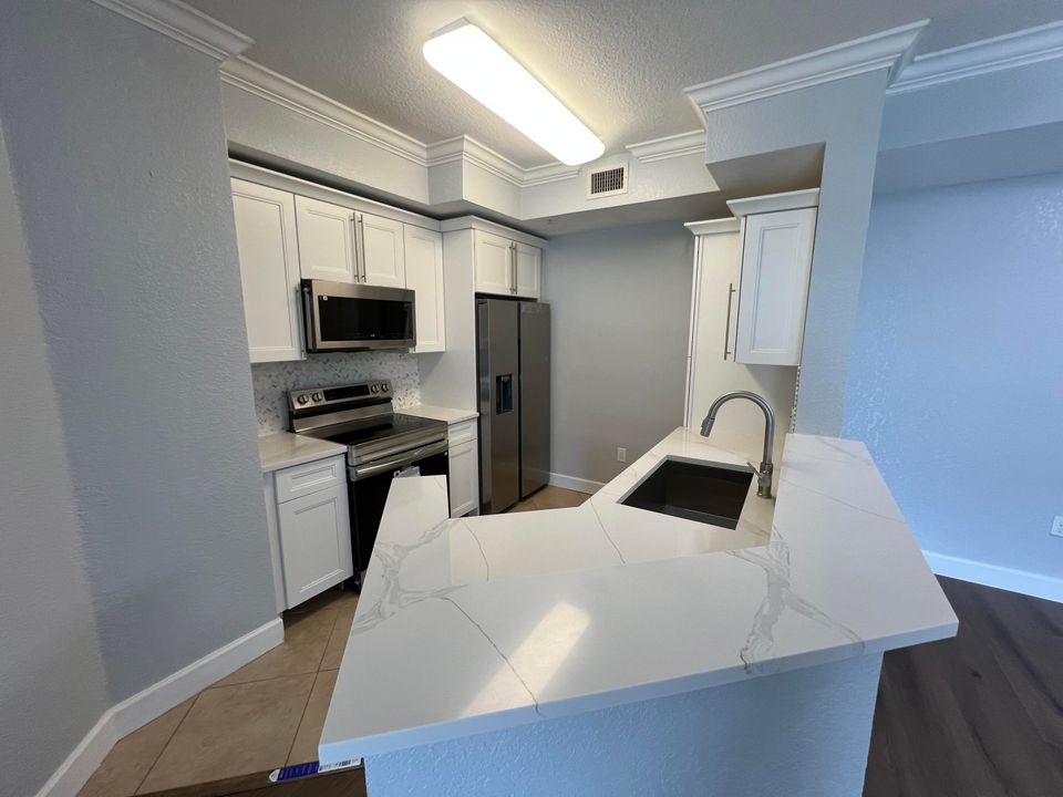 For Sale: $284,900 (2 beds, 2 baths, 1137 Square Feet)