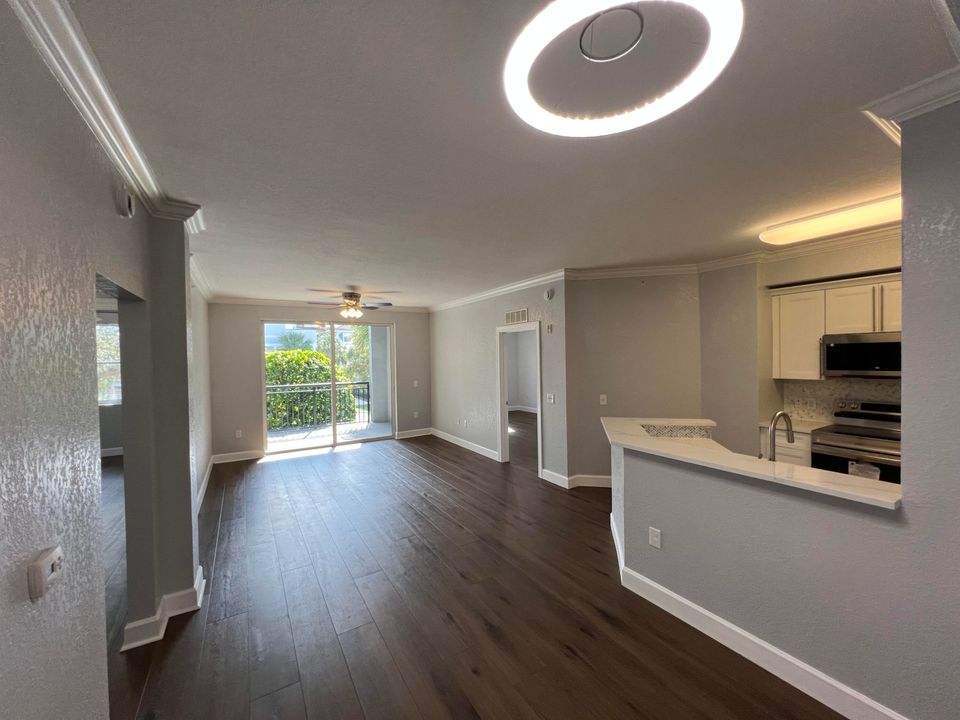 For Sale: $284,900 (2 beds, 2 baths, 1137 Square Feet)