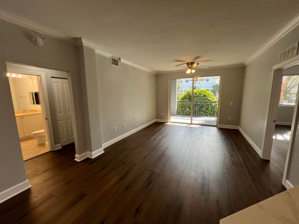 For Sale: $284,900 (2 beds, 2 baths, 1137 Square Feet)