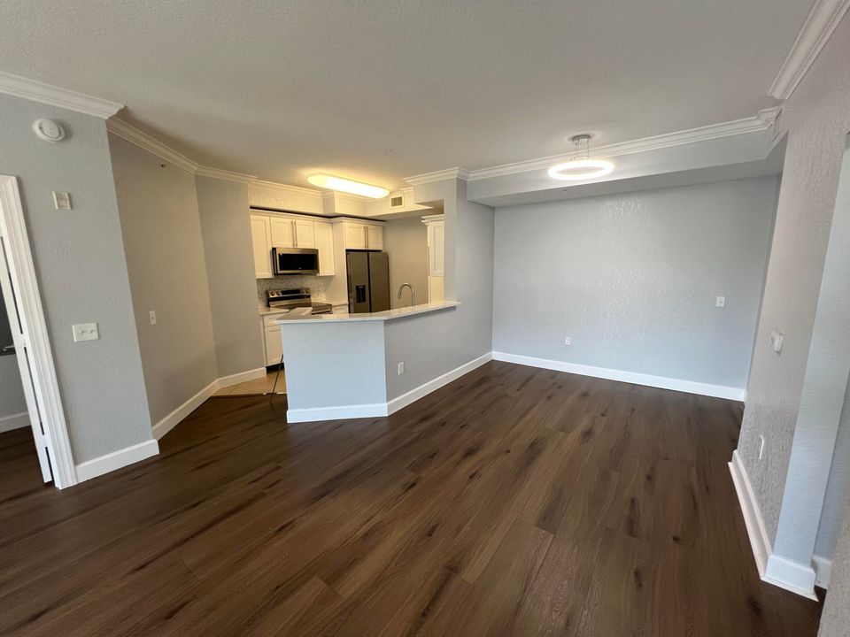 For Sale: $284,900 (2 beds, 2 baths, 1137 Square Feet)