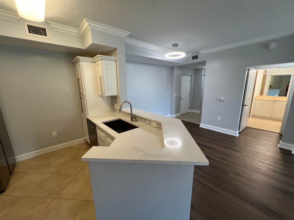For Sale: $284,900 (2 beds, 2 baths, 1137 Square Feet)