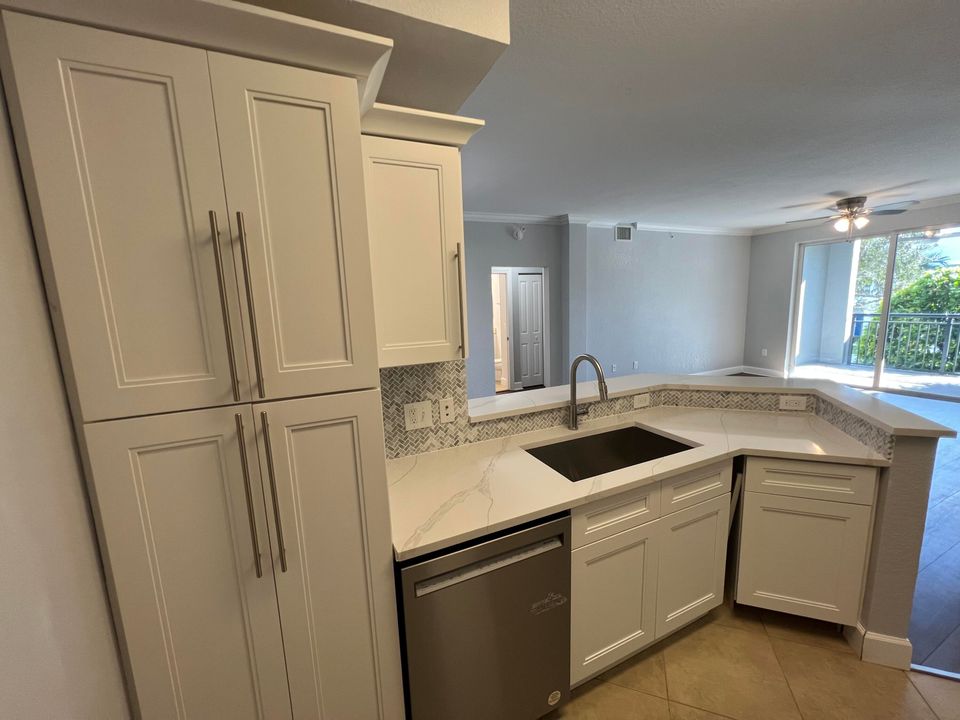 For Sale: $284,900 (2 beds, 2 baths, 1137 Square Feet)