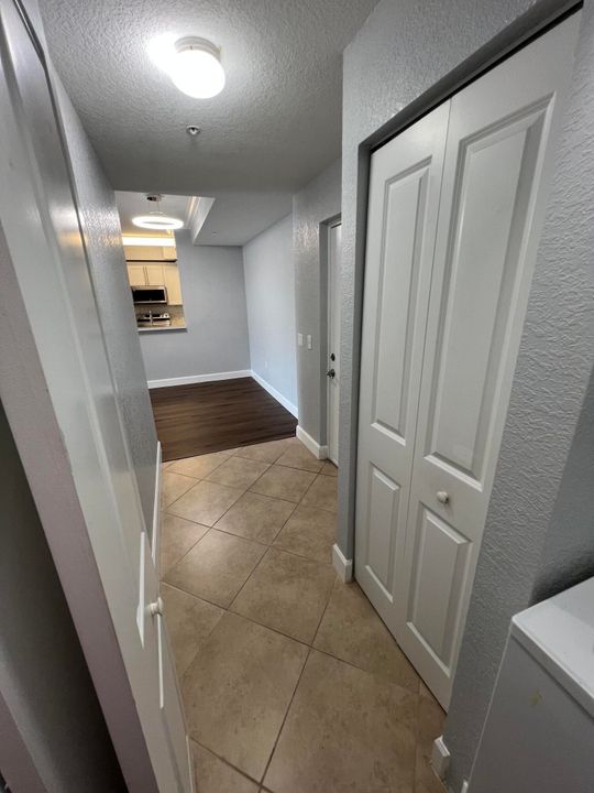 For Sale: $284,900 (2 beds, 2 baths, 1137 Square Feet)